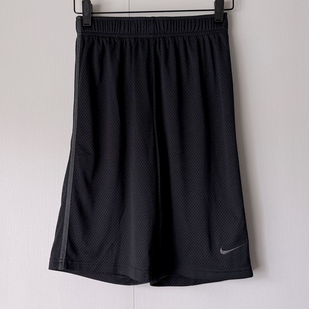 Nike Boy’s Black Mesh Athletic Shorts Sz L